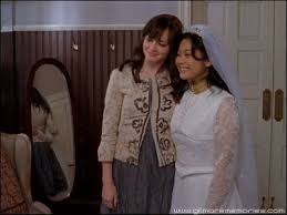Gilmore Girls Lane S Wedding Dress Love That The Collar Flipped Down To Reveal Pink Satin Undernea Gilmore Girls Lane Kim Gilmore Girls Gilmore Girls Outfits