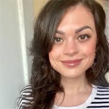 Elizabeth Satterly's Instagram, Twitter & Facebook