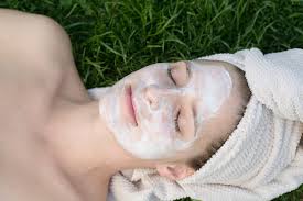 Comment rajeunir votre peau naturellement ? Les Solutions Pour Hydrater Sa Peau Naturellement Madame Figaro