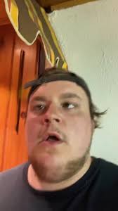 Grâce à ma scie ronde Dewalt! Abonnez-vous pour plus de maudite belle job!  #humour #quebec #smartzombie #fyp #construction