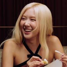 Addison Rae Wakes Up Every Morning and “Immediately” Puts This Lipstick On 