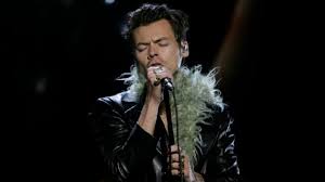 Best music video for 'adore you'. Bfugsti7r48u3m