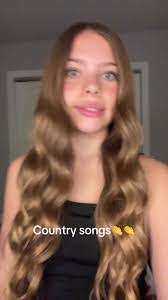 Amelia Ellis's Instagram, Twitter & Facebook