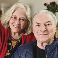 GOOD-DAY! My lovely amazing music manager Lucille came by today to check in  with me !! She's the Greatest to me !!😊 #singer #songwriter #musicmanager  #friends #honesty #musicbusiness