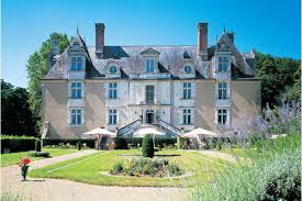 Otelin çevresindeki sokaklarda chateau de noizay restaurant gibi. Chateau De Noizay