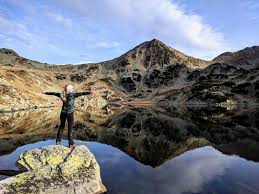 E nevoie în prima ligă de echipe de tradiție, cu suporteri care să creeze atmosfera de altădată. Retezat Mountains Romania Glacial Lakes Moraines And High Peaks