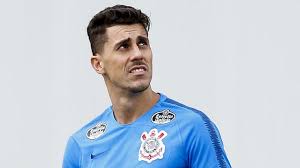 Авелар данило фернандо / danilo avelar. Rrefimi Trondites I Futbollistit Na Derguan Ne Kampin Ushtarak Rus Per Te Gjuajtur Me Arme