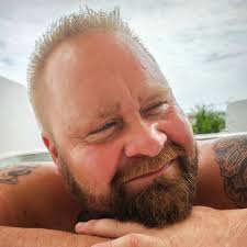 Running through my new song 'PRETEND YOU REMEMBER ME' with my son Roman  Morello. Coming soon—hit that pre-save.  https://tommorello.lnk.to/PretendYouRememberMe