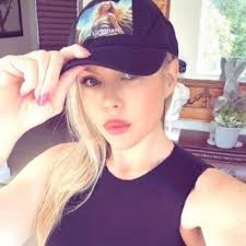 Amy Lore (@AmyRLore)