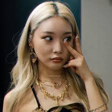 Karina Gold's Instagram, Twitter & Facebook