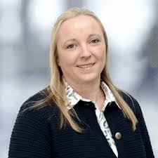 Heidi Bates's Instagram, Twitter & Facebook