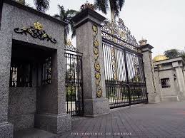 Istana negara malaysia di kuala lumpur pun berdiri gagah dengan kubah emas yang berkilauan di istana berkubah mas ini adalah istana baru menggantikan istana lama yang berada di jalan istana. Istana Negara Lama Zaraab Travel