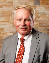 Dean J. Rich Leonard pledges to help law students sustain constitutional  democracy