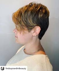 Short hair don't care 🙌🏼 Edgy pixie for the win by B.O.S.S. Lady  LINDSAY💥 swipe ⇢ for more pics • To book your next appointment with Lindsay  call 847.748.8492 or book online