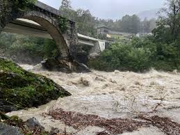 Der verkehr auf strasse und schiene wurde durch die unwetter teilweise stark beeinträchtigt. Andreas Hostettler On Twitter Extremes Hochwasser Der Melezza Und Des Isorno Onsernone Bei Intragna Centovalli Tessin Unwetter