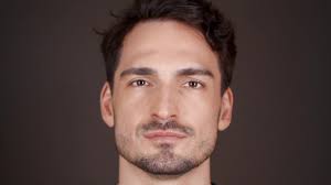 Alle 7 Sekunden wird in Deutschland eine Blutspende benötigt. Es gibt keine  künstliche Alternative, ohne Blutspenden ist die Versorgung von Kranken und  Verletzten nicht gesichert. Daher meine eindringliche Bitte am heutigen  Weltblutspendetag: