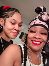 Help me scream Happy 19th Birthday 🎂🎉🎊🎁to my baby cousin Laneria.  Cousin loves you and I hope your day is truly amazing. I love  you🎂🎉🎊🎁❤️❤️❤️