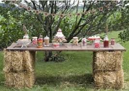 Hay Bales Door Rustic Buffet By Tammy Sommerfest Garten Rustikales Buffet Und Erntefest