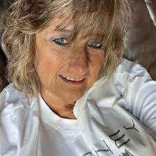 Amanda Guzik's Instagram, Twitter & Facebook