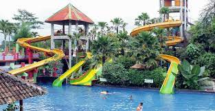 Kawasan wisata yang terletak di lereng pegunungan ini merupakan obat bagi anda yang tidak mempunyai waktu untuk datang ke tempat yang sama di puncak kota bogor. Pesona Pariwisata Seni Budaya Jendela Inspirasi Wisata Waterpark Di Jember