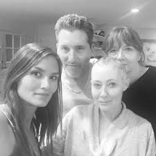 Born april 12, 1971) is an american actress, producer, and television director. Mutig Krebskranke Shannen Doherty Zeigt Sich Mit Rasiertem Kopf Kleinezeitung At