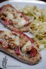 Tartine Jambon Fume Roquefort Et Noix 20 Recettes De Tartines Salees Recette Tartine Recettes De Cuisine Tartine Salee