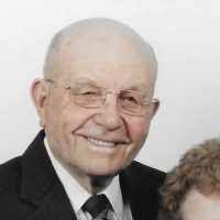 Ellen Housley's Instagram, Twitter & Facebook