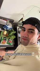 Daniel Elenes's Instagram, Twitter & Facebook