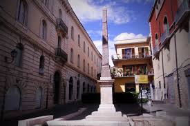 Venne costruito per celebrare la figura dell'imperatore. L Obelisco Egizio Di Benevento Ed Iside La Signora Del Sannio