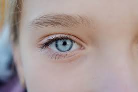 People with brown eyes have a lower incidence of eye cancer, macular degeneration and diabetic retinopathy. If You Have Blue Eyes You Re Related To More People Than You Thought Reader S Digest