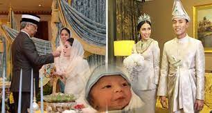 Find the perfect yang dipertuan agong stock photos and editorial news pictures from getty images. Yang Di Pertuan Agong Dan Raja Permaisuri Timang Cucu Lelaki Soya Lemon
