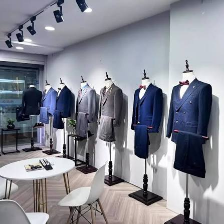 Mannequin de Couture, Buste de Homme avec avec Socle en Bois, Mannequins Buste pour Vitrine Réglable en Hauteur pour Shop de Vêtements Boutique Chambre à Coucher (with Arm) : Amazon.fr: Cuisine et