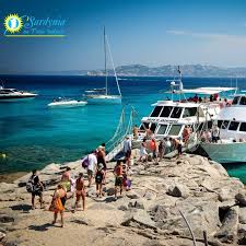 Zachowało się ponad 7000 nuragów, megalitycznych budowli w kształcie ściętego stożka, które do dzisiaj intrygują naukowców. Sardynia Na Twoje Wakacje Home Facebook