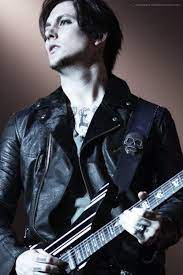Pin By Beatriz Hernandez On A7x Synyster Gates Best Guitarist Cute Celebrities