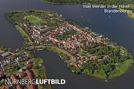 Durch seine lage an havel und den havelseen ist werder ein hervorragender ort für jegliche mit dem auto: Werder Havel Luftaufnahme
