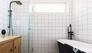 Terlebih untuk kamar mandi yang menghasilkan uap air dengan temperatur tinggi ventilasi udara berfungsi untuk mengatur dan melancarkan pola sirkulasi udara sehingga menambah kenyamanan kamu saat melakukan aktivitas di kamar mandi. Jendela Kamar Mandi Yang Unik Untuk Sirkulas Ini 7 Desainnya