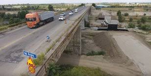 Pentru a nu se forma ambuteiaje soferii sunt indrumati sa foloseasca rute alternative. Podul De La AdunaÅ£ii CopÄceni Se Inchide Pentru ReparaÅ£ii LucrÄrile Vor Dura 6 Luni