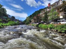 Valley river inn offers spacious rooms and suites situated just a few miles from downtown eugene. Gatlinburg River Inn By Rocky Waters Gatlinburg Tn 37738