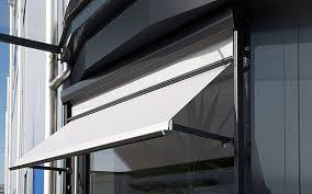Nicht nur zur heißen jahreszeit ist sonnenschutz ein wichtiges thema. Sonnenschutz Fur Fenster Fassade Mit Stobag