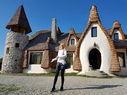 Castelul de lut, este structurat pe doua nivele, parter si mansarda. Castelul De Lut Sibiu Damiana Paun Blog Oficial