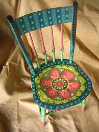 Bunt Bemalte Mobel Zum Selbermachen Fur Mehr Farbe Zu Hause Bemalte Mobel Ausgefallen Bemalte Mobel Handbemalte Stuhle
