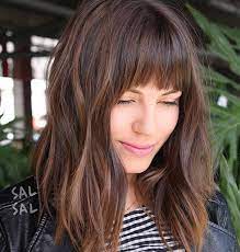 Coiffure Carre Long 2020 50 Idees De Coiffures Carre Long Lucette Coiffure Carre Long Coiffures Carre Cheveux Ondules Naturels