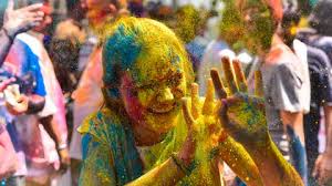 During holi, hindus attend a public bonfire, spray friends and family with colored powders and water, and this aspect still plays a significant part in the festival in the form of the colored powders: Hhdbkspigjsulm