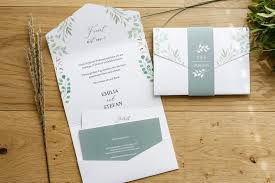 Der Bedruckte Pocketfold Im B6 Format Mit Zwei Einschuben Und Banderole Das Perfekte Format Fur Einladungen Hochzeit Hochzeitseinladung Hochzeitskartendesign