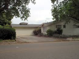 Also notice the mature tree growth in this 50+ year old subdivision. File 1950s Ranch Style House California Jpg Wikipedia