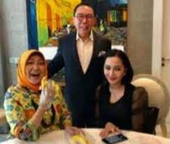 Wajah cantik jaksa pinangki sirna malasari ternyata palsu, foto ini jadi bukti. Bertemu Djoko Tjandra Jaksa Pinangki Sirna Malasari Disanksi Fajar