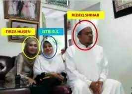 Pada postingannya itu, tampak kolase foto firza husein yang disandingkan dengan potret habib rizieq. Flashback Kasus Dugaan Chat Mesum Habib Rizieq Dan Firza Husein Okezone Nasional