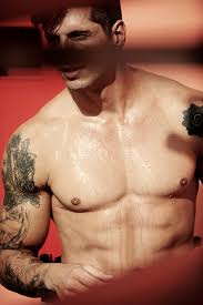 Under the direction of mario testino, who created the cocktail model where the 90 top models are represented by claudia schiffer and naomi campbell, with eva herzigova, along with male supermodel fernando fernandes, noah mills, tyson ballou, who became spokesperson for each fragrance from the brand. Fernando Fernandes Tpm