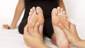 ayak alti sismesi neden olur ne iyi gelir ayak bilegi sismesi nasil gecer saglik haberleri