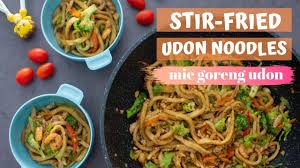 Namun, saat ini tak jarang banyak juga yang menambahkan kentang kukus kedalam adonannya. Easy Stir Fried Udon Noodles Udon Noodles Stir Fry Fried Udon Recipes